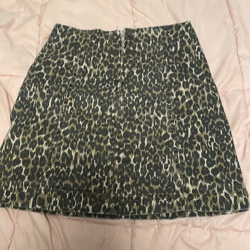 It’s in great condition. Worn once.